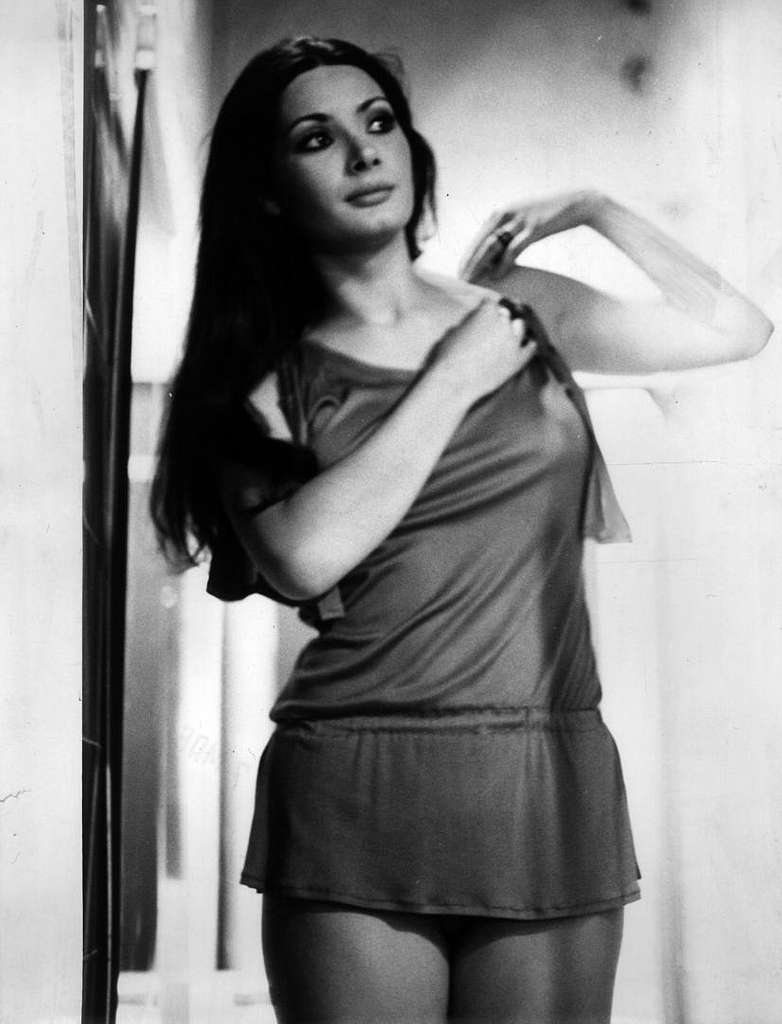 Edwige Fenech La Signora Gioca Bene A Scopa Picryl Public Domain Media Search