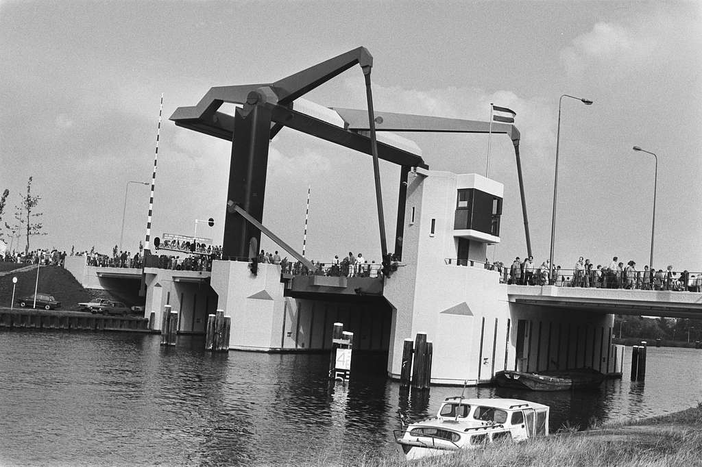 Opening Nieuwe Brug Over Het Noordhollands Kanaal In Amsterdam Noord