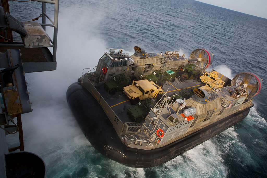 A Landing Craft Air Cushion LCAC Leaves The Well NARA DVIDS