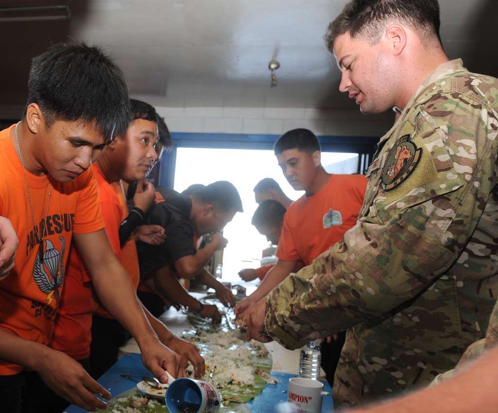 Philippine And U S Airmen Share Boodle A Filipino Style NARA