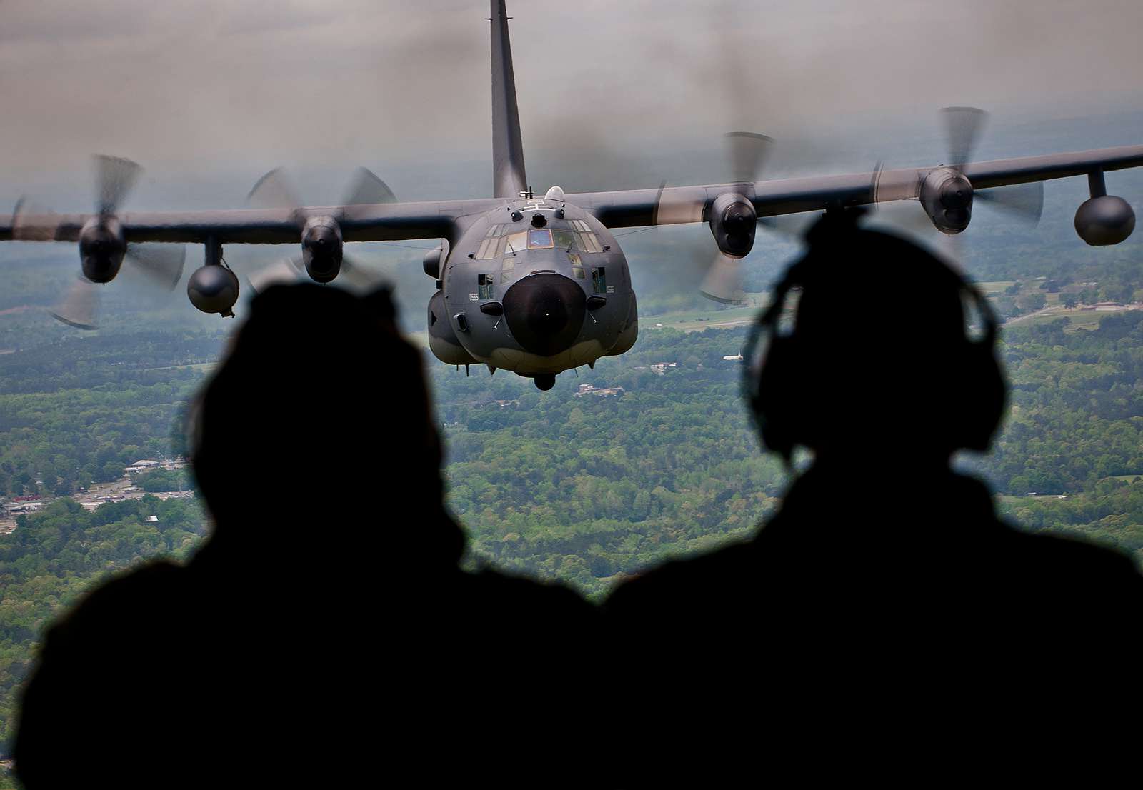 Aircrew From The 919th Special Operations Wing Admire NARA DVIDS