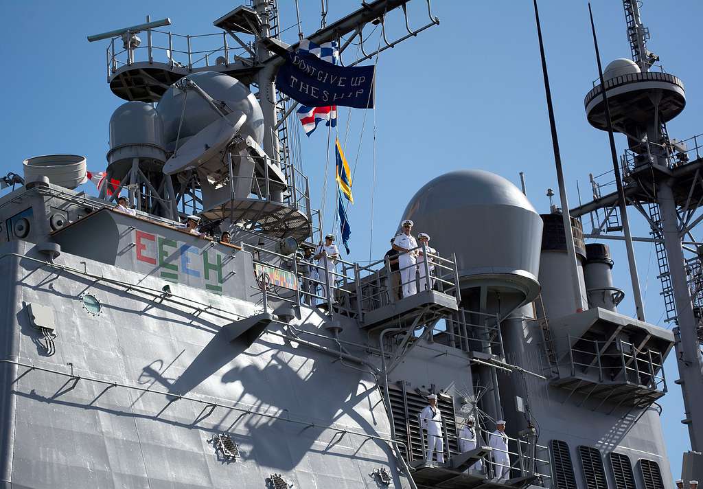 Sailors Aboard The Guided Missile Cruiser USS Lake PICRYL Public