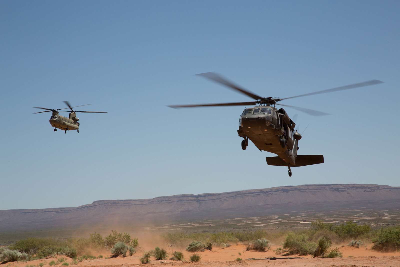 A Boeing Ch Chinook And Sikorsky Uh Black Hawk Nara Dvids