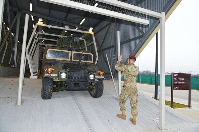 A High Mobility Multipurpose Wheeled Vehicle Hmmwv Picryl Public