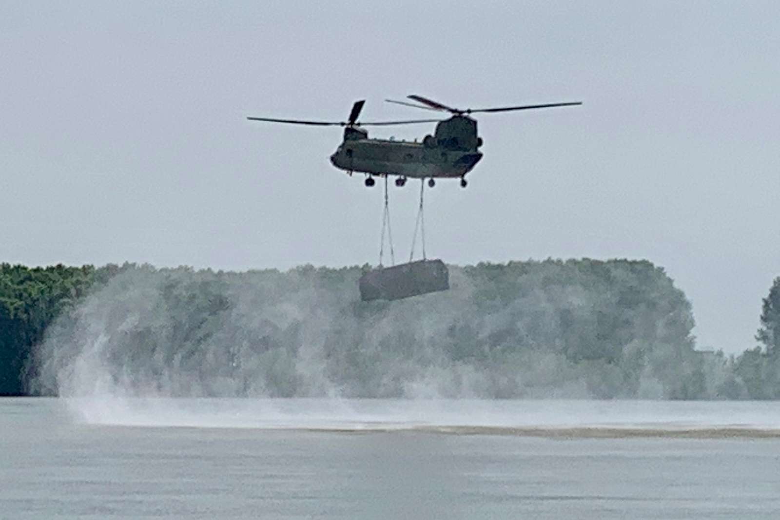 A U S Army Ch Chinook Helicopter Sling Loads A Nara Dvids