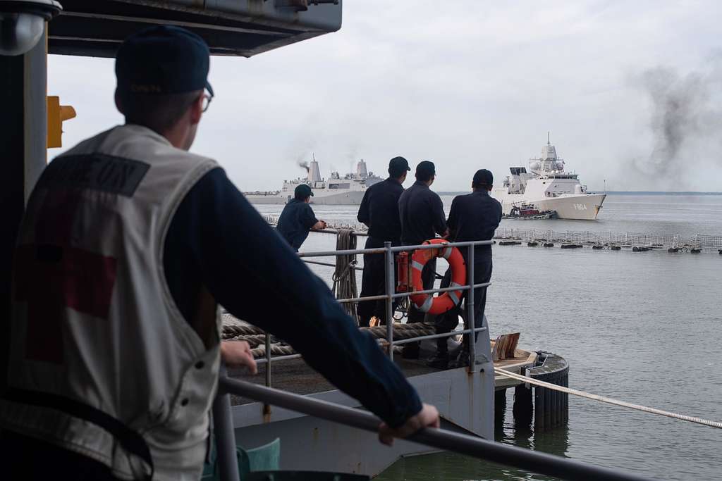 Sailors Aboard The Aircraft Carrier USS John C Stennis NARA DVIDS