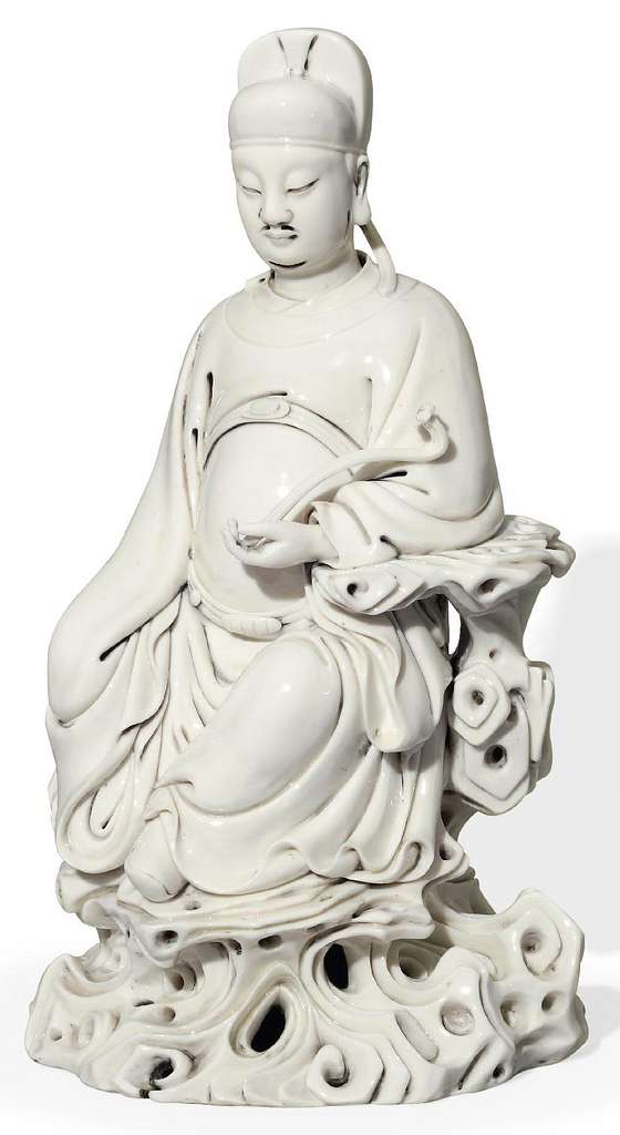 明德化何朝宗作文昌帝君坐像- A white statue of a person sitting on