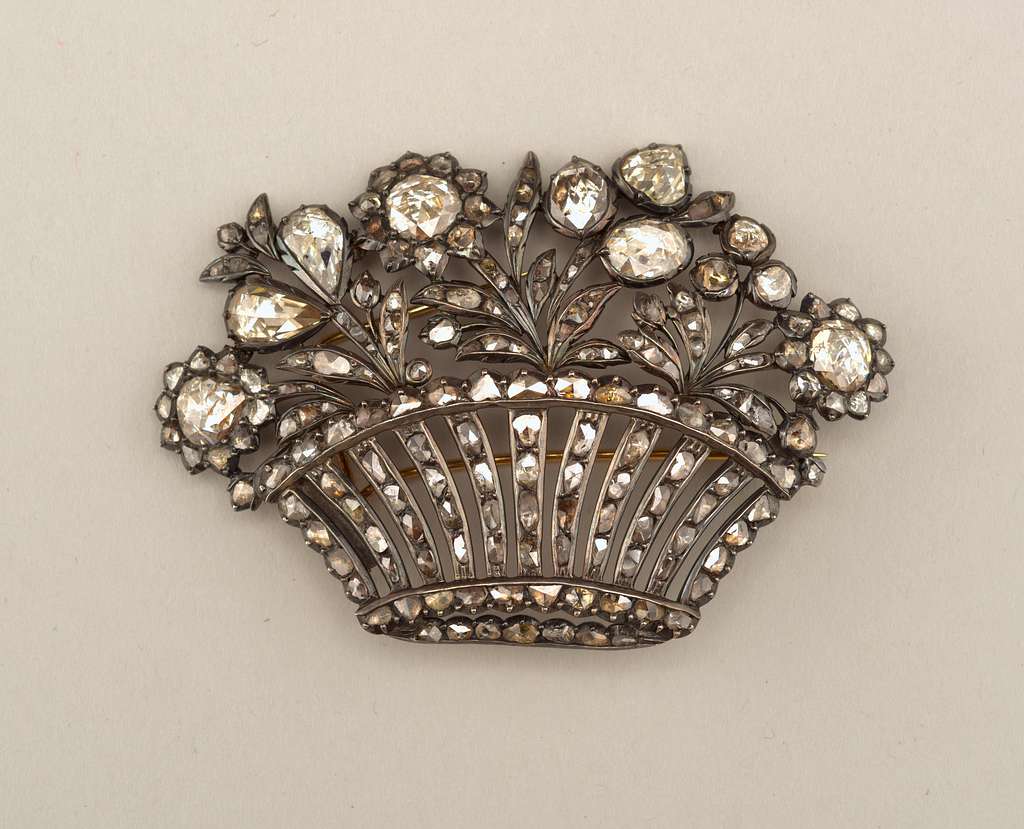 Empress Eugénie's Personal Jewels, A floral brooch of naturalistic design