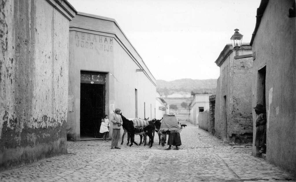 Jujuy - calle de Humahuaca en el siglo XIX - PICRYL Public Domain Search