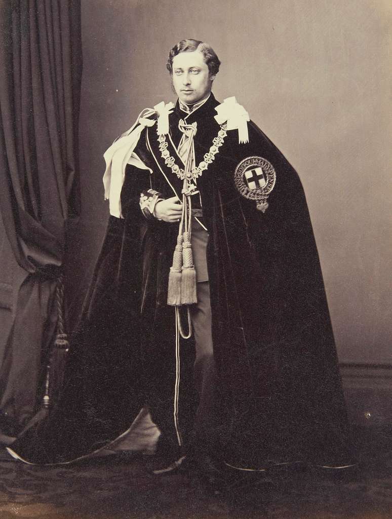 Elliott & Fry (active 1863-1962) - Portrait photograph of King Edward VII  (1841-1910) holding a shotgun, c. 1905
