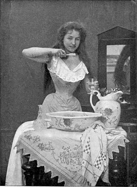 125 Black and white photographs of women in corset Images: PICRYL