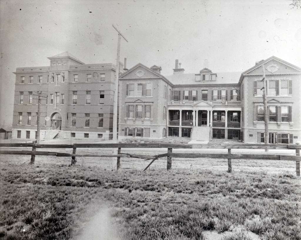 postcard..BETHESDA HOME, BETHESDA HOSPITAL, ST. LOUIS, MO