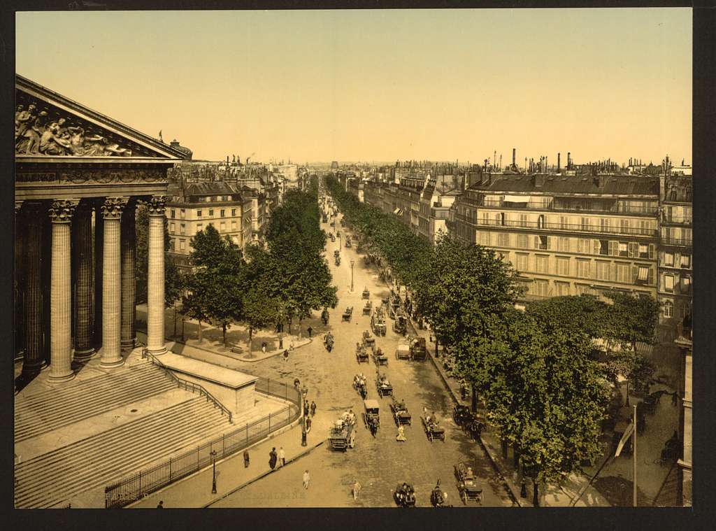 File:Arc de Triomphe from Avenue des Champs Elysees with trees.JPG -  Wikimedia Commons