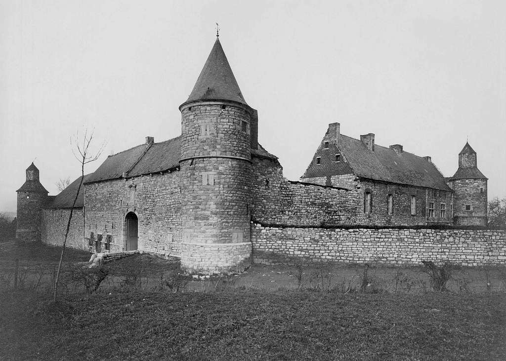 Mont-sur-Marchienne - Ancien château de la Torre - vue Sud et Est ...