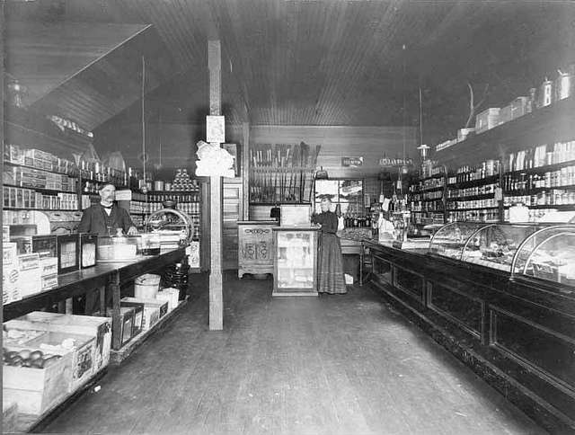 File:Rhodes Department Store interior showing jewelry and accessory  departments, Seattle, ca 1925 (SEATTLE 2884).jpg - Wikimedia Commons