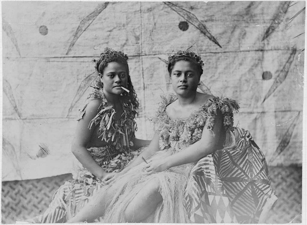 Samoan women in traditional dress, ca 1910s - PICRYL - Public Domain ...