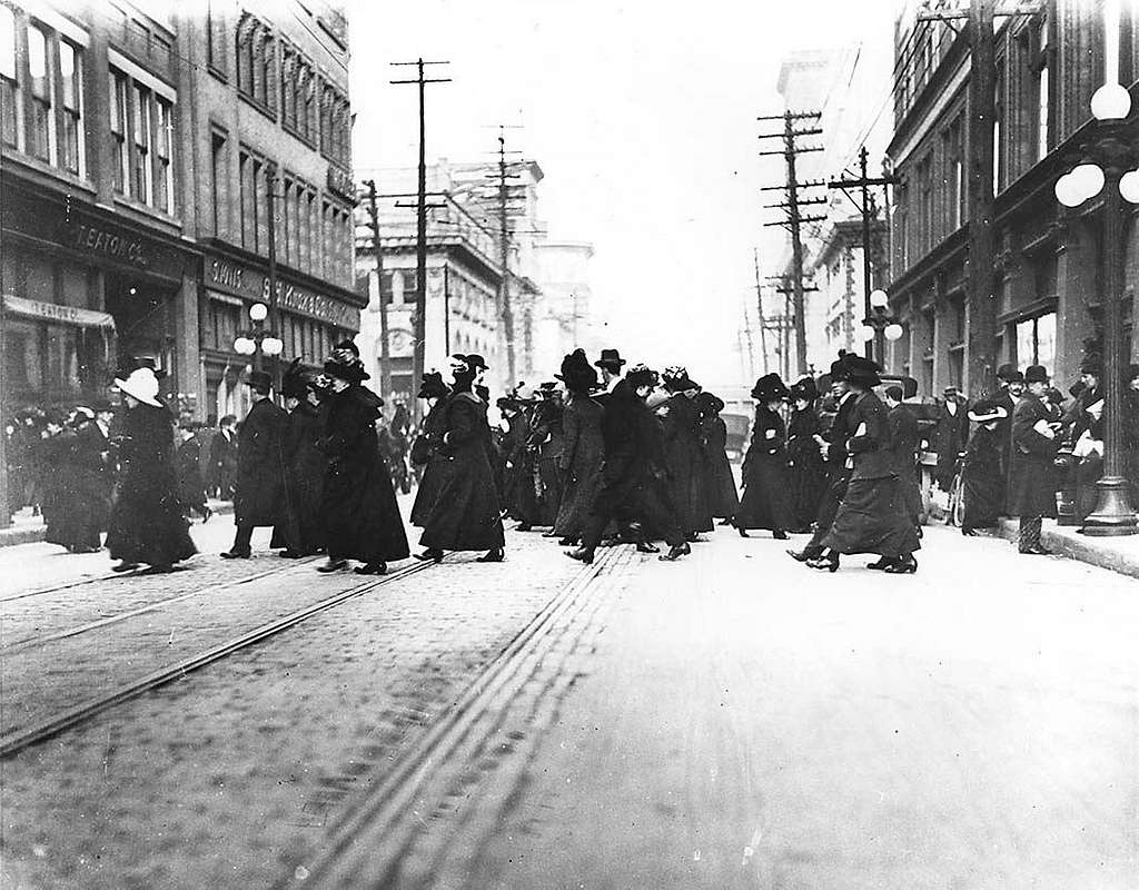 Shoppers crossing between Simpsons and Eaton's - PICRYL Public Domain ...