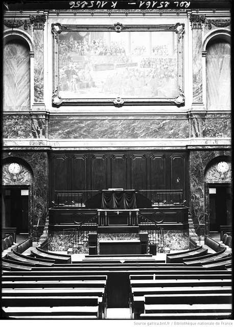 Salle du Congrès à Versailles (vue de l'hémicycle et du tableau de ...