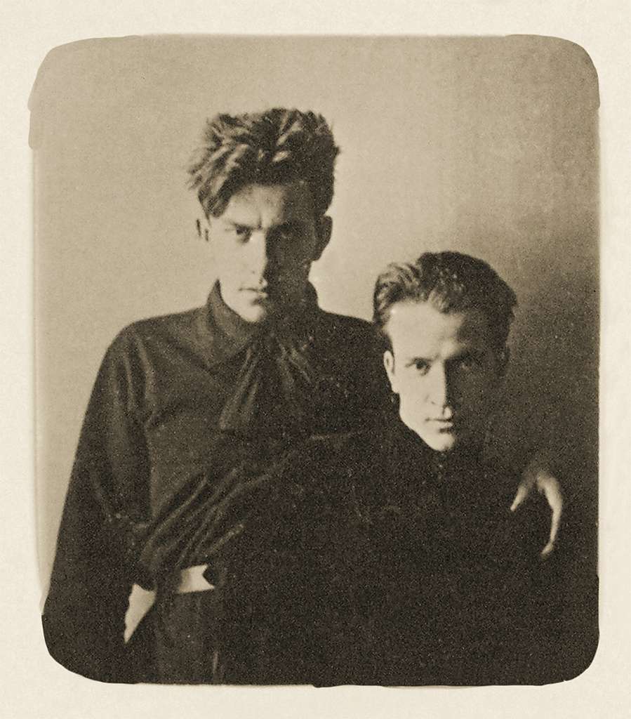 Владимир Маяковский и Леонид Кузьмин 1912 год (Vladimir Myakovsky and ...