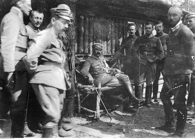 Józef Piłsudski i oficerowie I Brygady Legionów Polskich na Wołyniu (22 ...