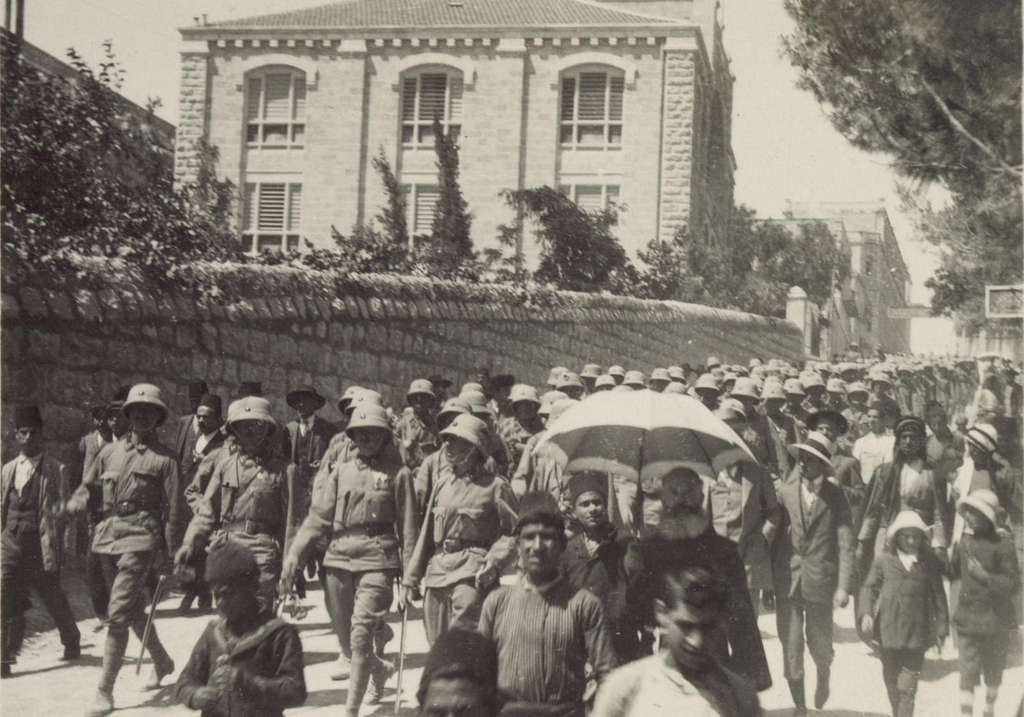 Austro-Hongrois Austrian-troops-marching-through-jerusalem-1916-515f35-1024