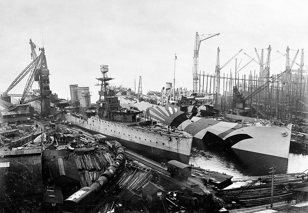 HMS Dragon (1917) and the tanker War Angler (1918) at Scott's Yard ...