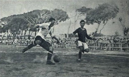 File:1923–24 Prima Divisione, Northern League Finals - Genoa CFC v Bologna  FC - Schiavio, Burlando and De Vecchi.jpg - Wikipedia
