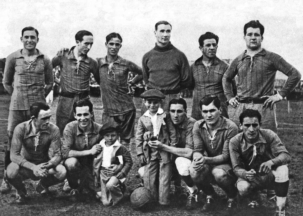 Ferro equipo 1928. Football team group portrait, South America - PICRYL -  Public Domain Media Search Engine Public Domain Image