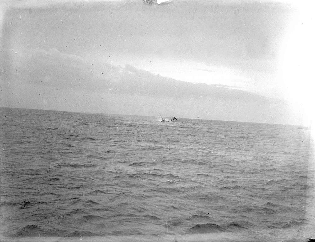 HMAS TORRENS I sinking off Sydney Heads (8661185021) - PICRYL - Public ...