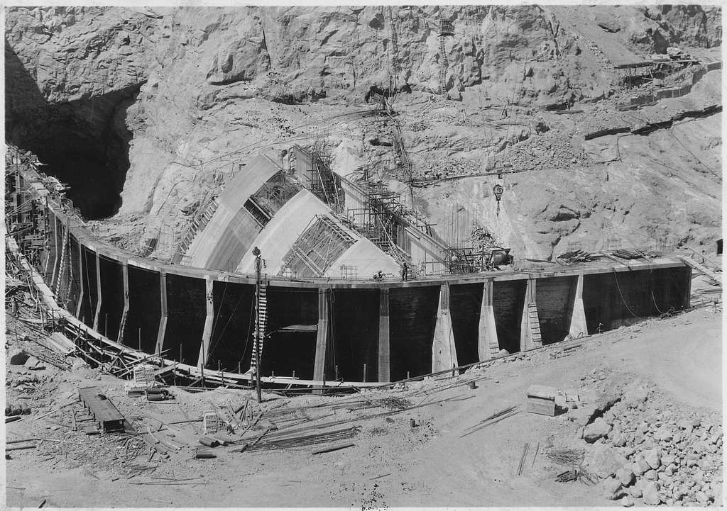 Back side of upstream end of Arizona spillway showing buttresses for ...