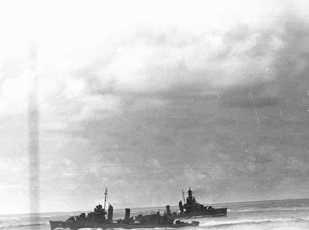 USS Mahan (DD-364) during the Battle of the Santa Cruz Islands 1942 ...