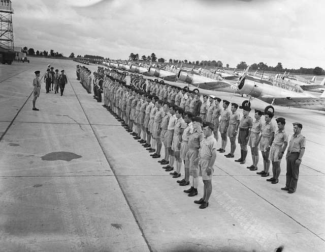 Piloten van de ML-KNIL, onder commando van generaal-majoor L.H. van ...