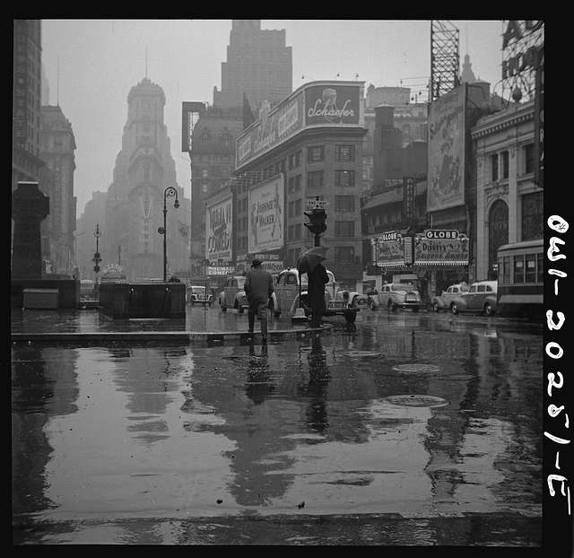 Times Square Rainy Day, New York City - 1943 — Old NYC Photos