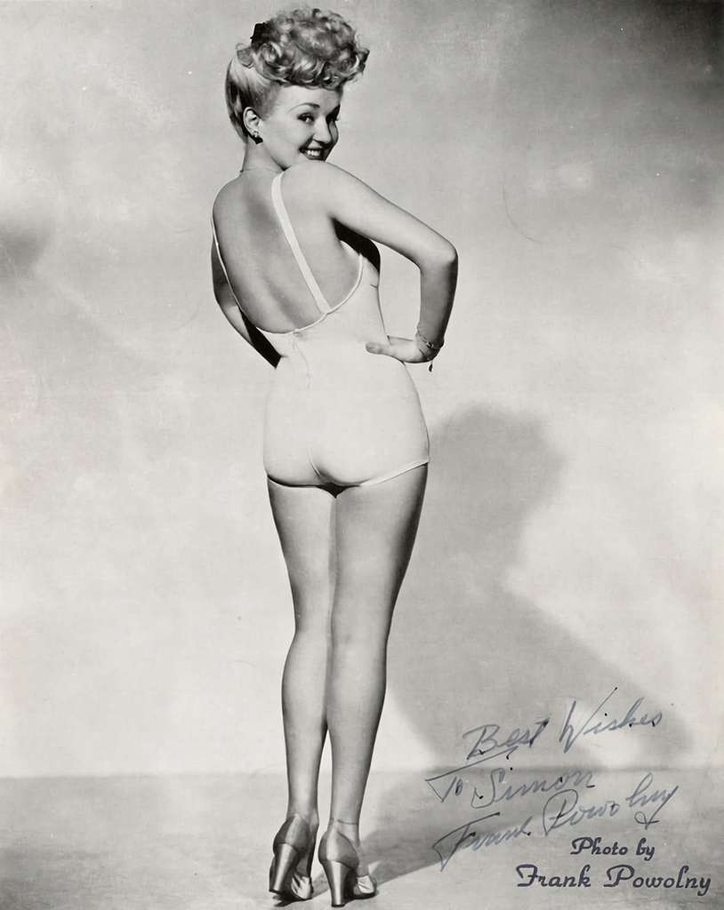 22 1940 s swimwear, Pin up art Images: PICRYL - Public Domain