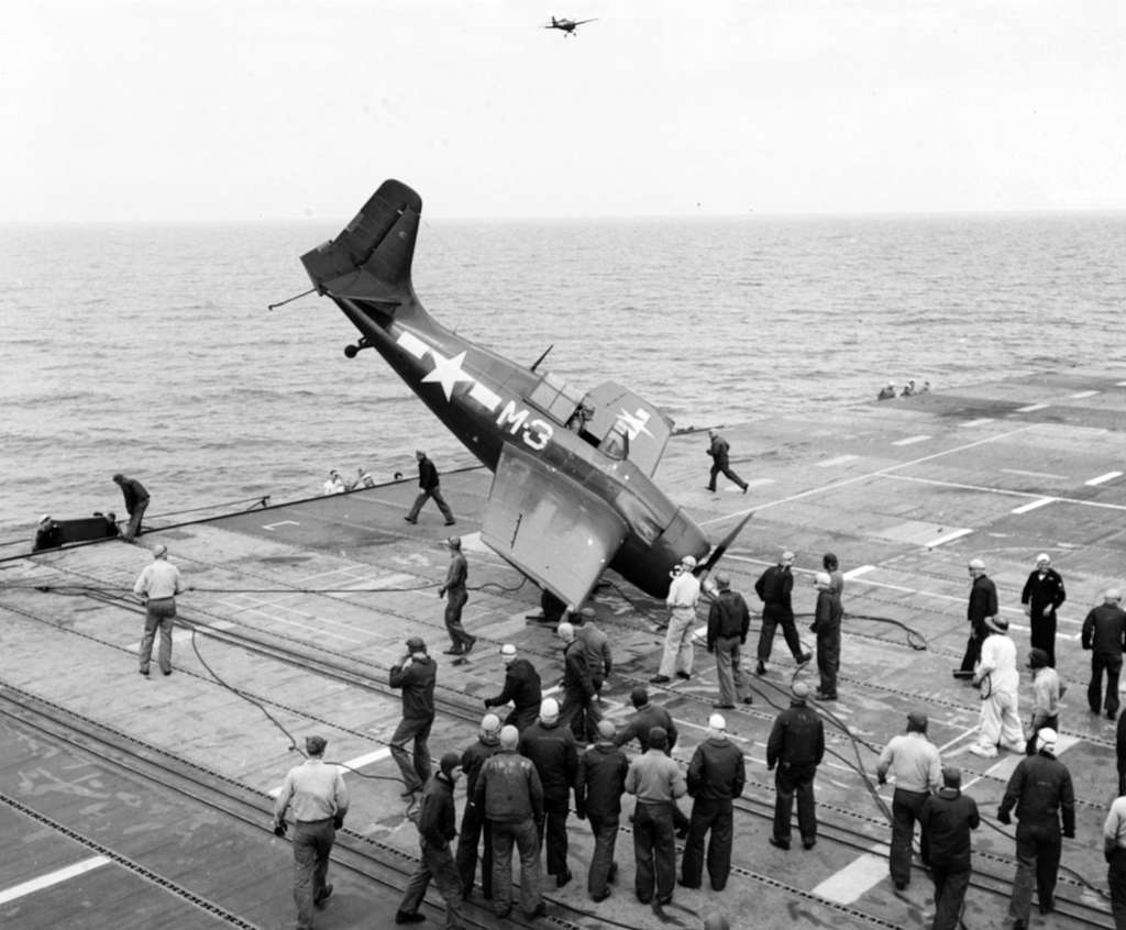 35 Barricades aircraft carrier Images: PICRYL - Public Domain