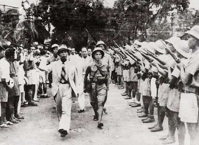 26-8-1945 Vo Nguyen Giap reviewing the People's Army - PICRYL Public ...