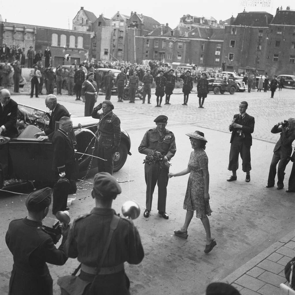 Bezoek van veldmaarschalk Montgomery aan Amsterdam (1945) - PICRYL ...