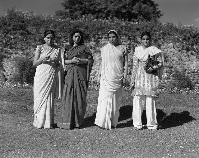 Queen Mary with ladies-in-waiting 1911