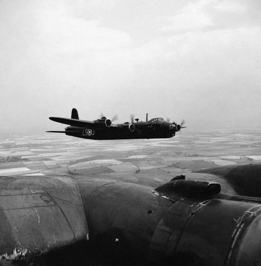 Short Stirling - Royal Air Force Bomber Command, 1939-1941. CH3295 ...