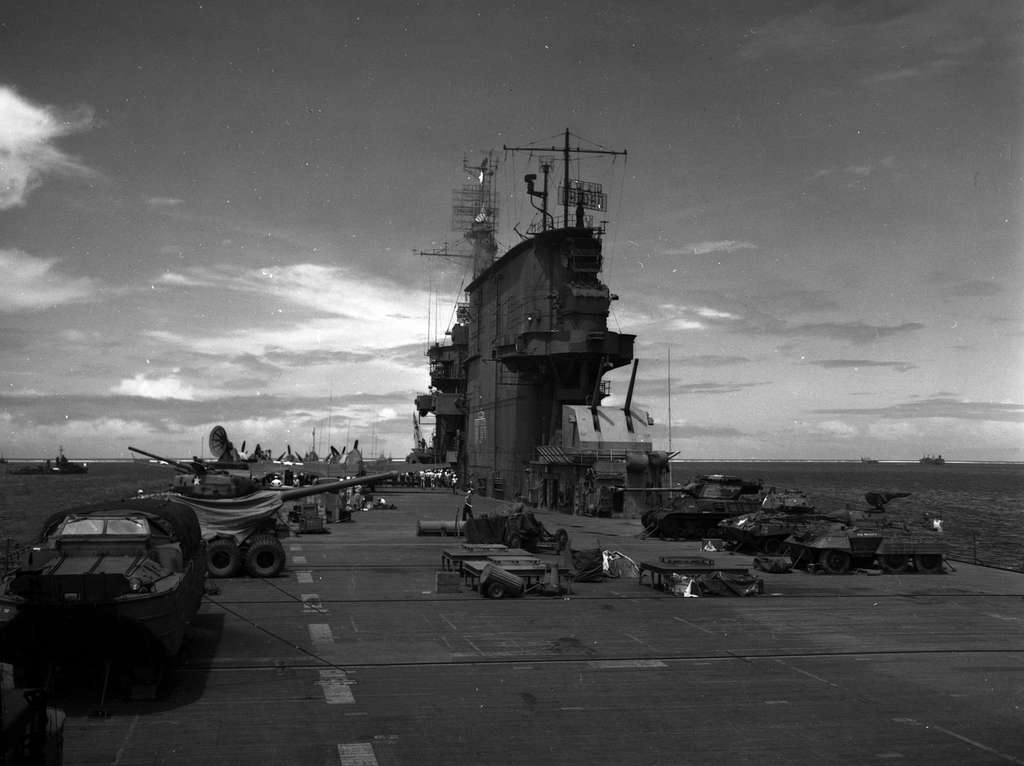 Flight deck of USS Saratoga (CV-3) before nuclear tests at Bikini Atoll ...