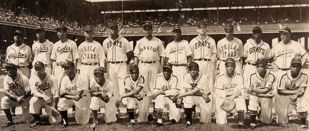 A group of Homestead Grays player pose - Baseball In Pics