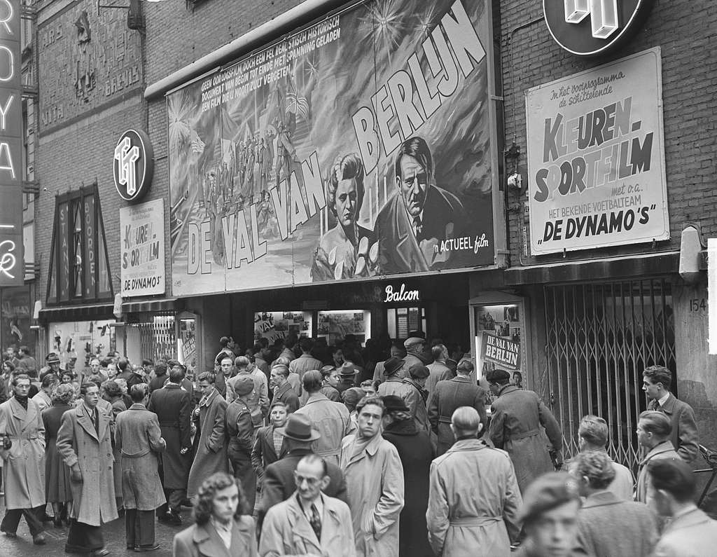 Film De Val van Berlijn in bioscoop Royal te Amsterdam betreft ...