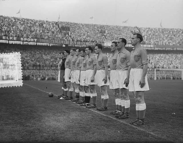 Nederlands Elftal Schuin Van Opzij - PICRYL Public Domain Search