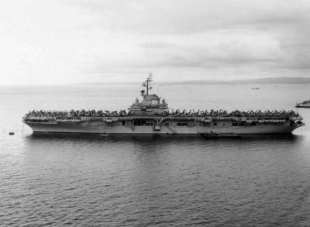 USS Kearsarge (CV-33) at Yokosuka 1952 - PICRYL - Public Domain Media ...