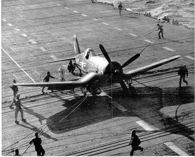 35 Barricades aircraft carrier Images: PICRYL - Public Domain