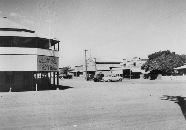 StateLibQld 1 118756 View of Brodie Street Hughenden from