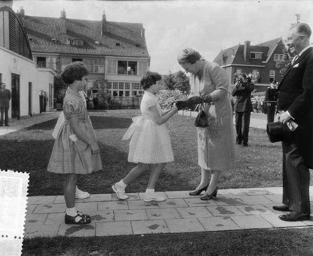 Bezoek van koningin Juliana aan Delft, bezoek bij 