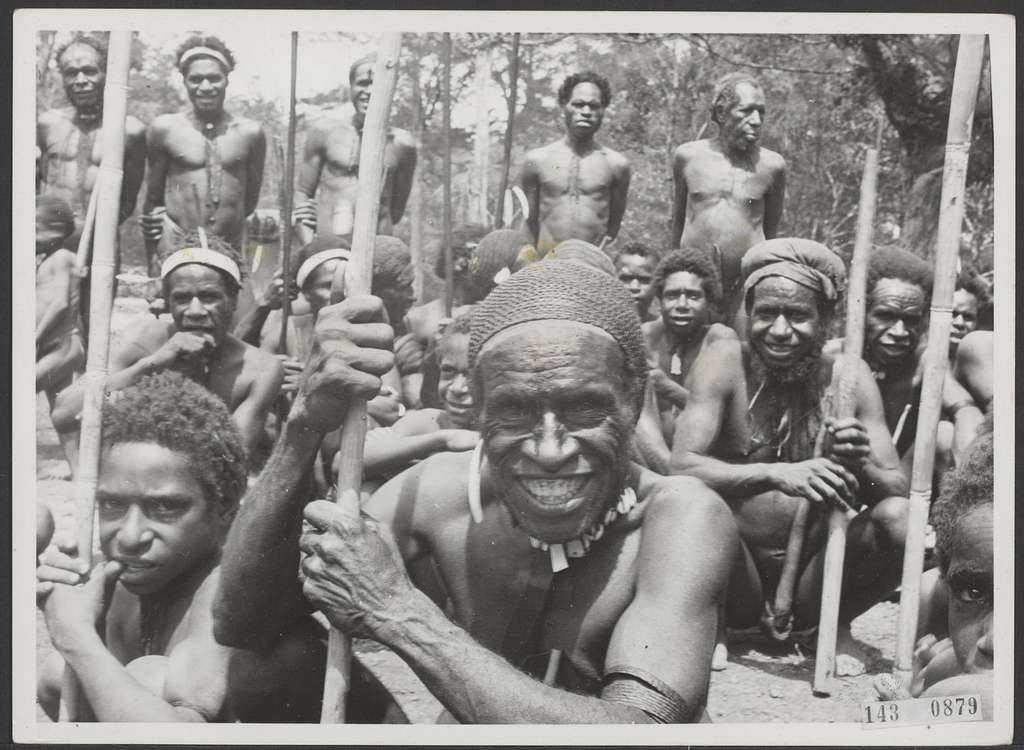 De Papoea's uit de Baliemvallei leven nog in het Stenen - PICRYL Public ...