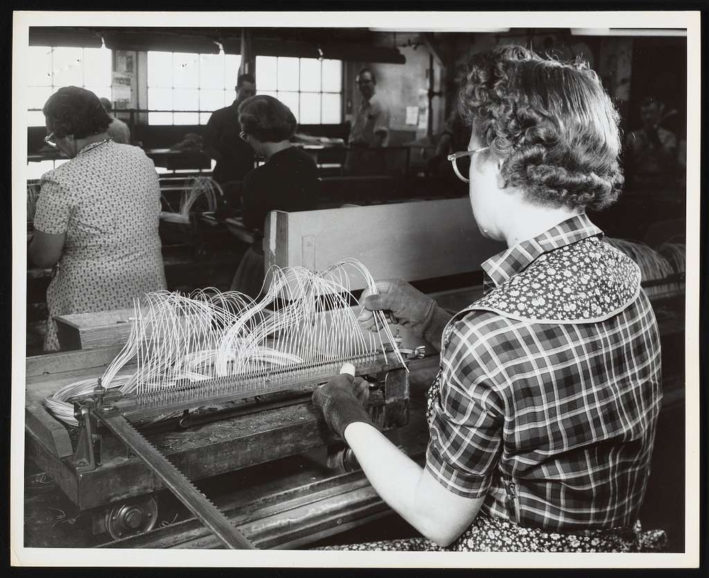 Dorothy Locke working with blasting caps at Hercules Port Ewen plant ...