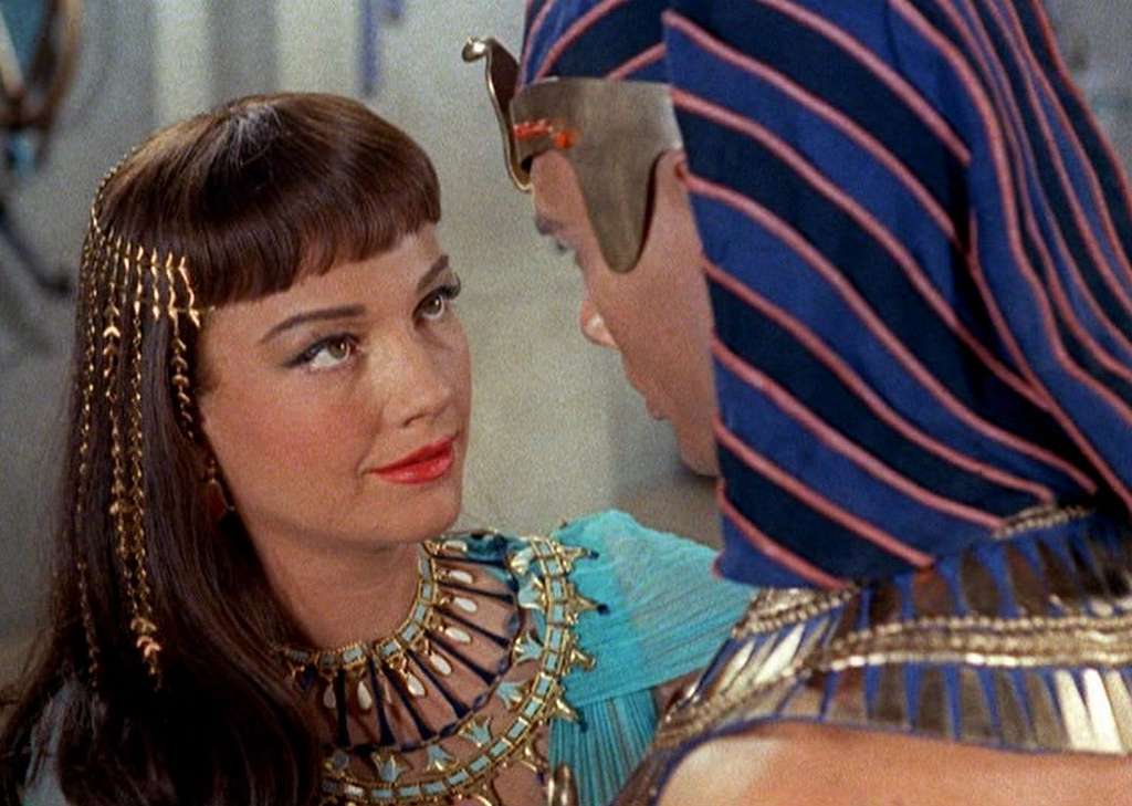 Anne Baxter and Yul Brynner in The Ten Commandments film trailer ...